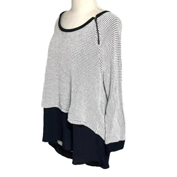 Concepts 2X black + white textured high low scoop neck top‎ - Picture 7 of 9